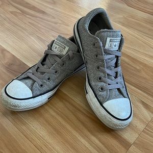 Women’s size 6 gray Chuck Taylor All Star Madison sneaker